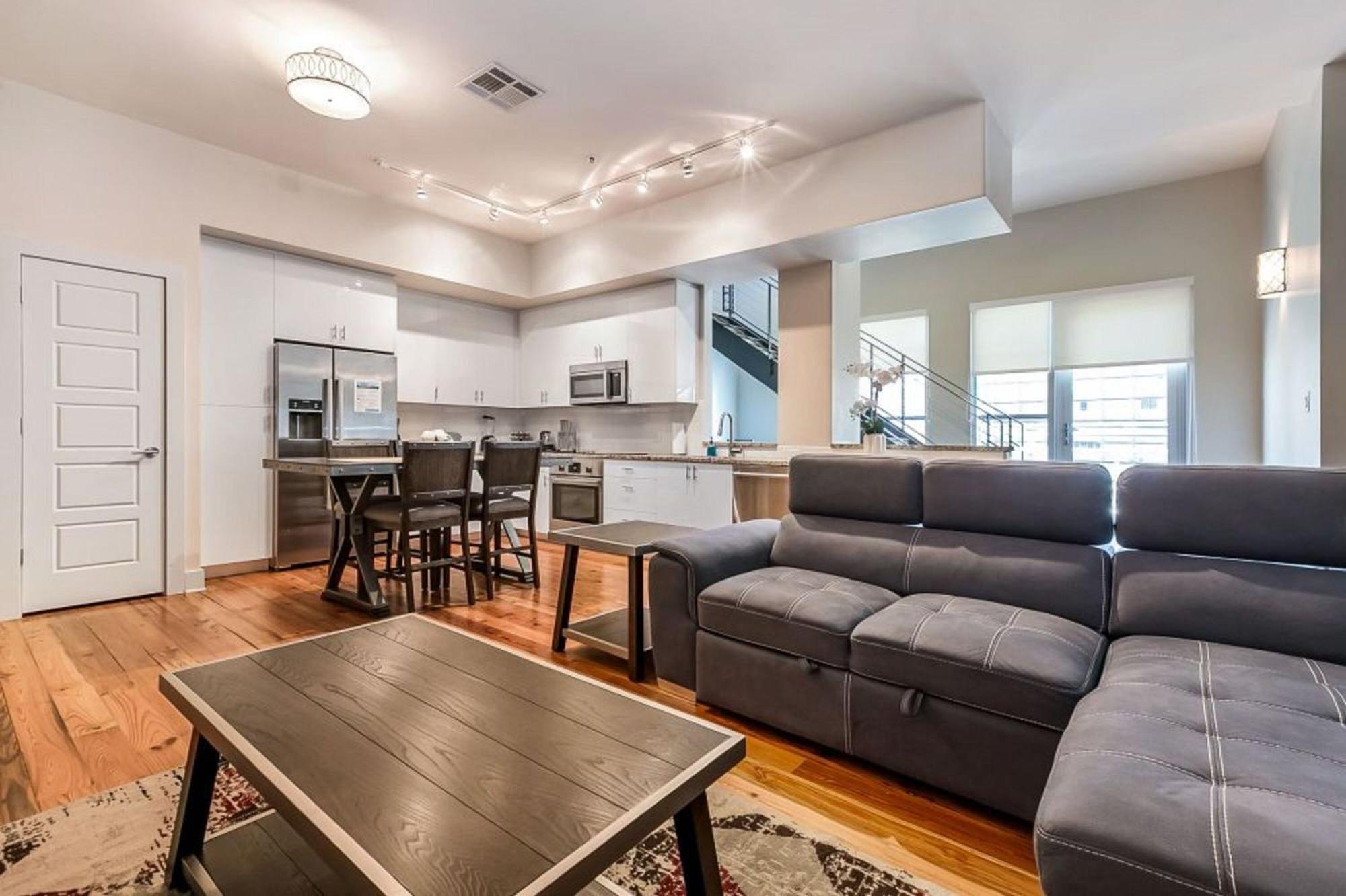 Upscale Condos And Penthouses Close To Canal And Bourbon St New Orleans Buitenkant foto