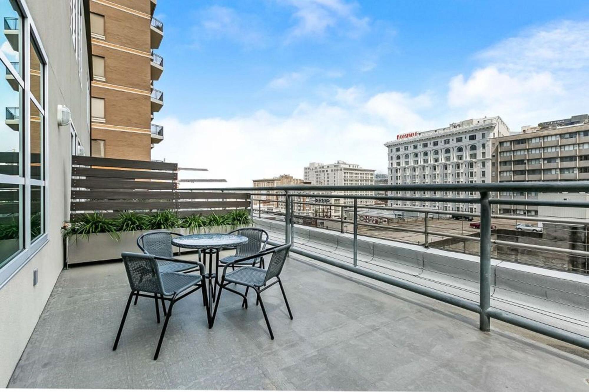 Upscale Condos And Penthouses Close To Canal And Bourbon St New Orleans Buitenkant foto