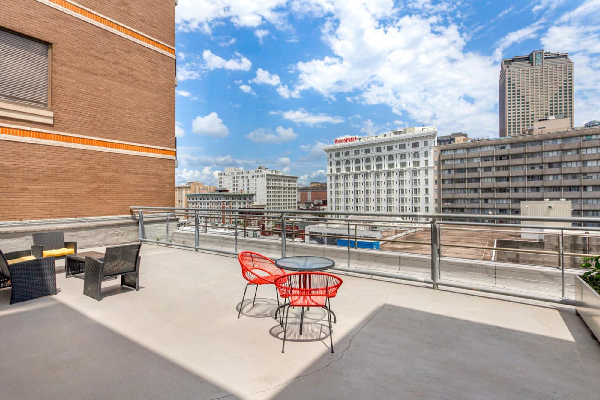 Upscale Condos And Penthouses Close To Canal And Bourbon St New Orleans Buitenkant foto